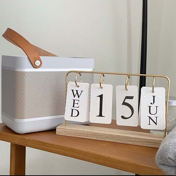 Modern Gold & Wood Perpetual Desk Calendar – Minimalist Flip Date Display - Picture 3 of 3